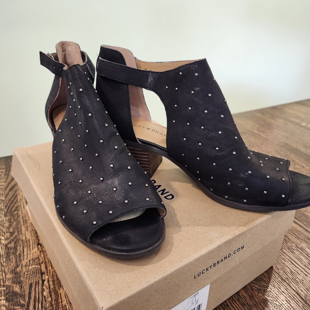 Lucky Brand Bankks Black Leather Studded Booties Open Toe Size 10 - Picture 7 of 10